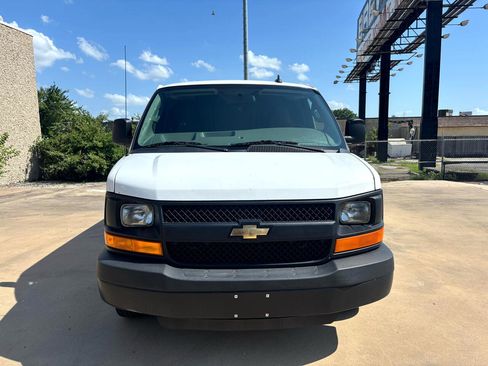 Used 2016 Chevrolet Express 3500 Extended image 2
