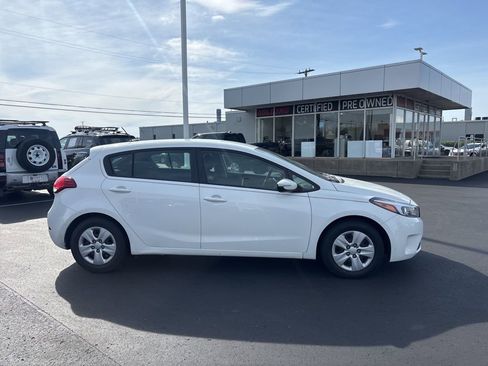 Used 2017 Kia Forte LX FWD image 5