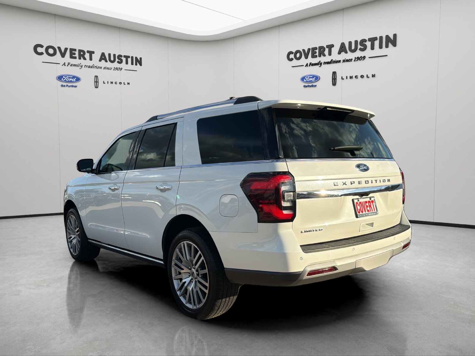 Used 2022 Ford Expedition Limited RWD image 3