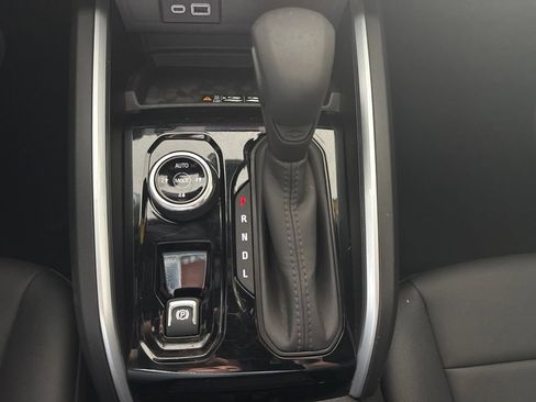 Used 2025 Chevrolet Colorado Trail Boss AWD/4WD image 17