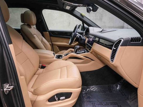 Used 2020 Porsche Cayenne image 18