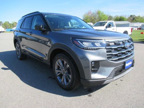 New 2026 Ford Explorer Active w/ Active Comfort Package image 3