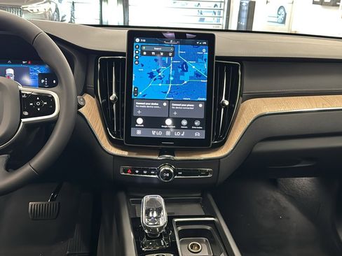 New 2026 Volvo XC60 B5 Ultra w/ Protection Package Premier AWD/4WD image 11