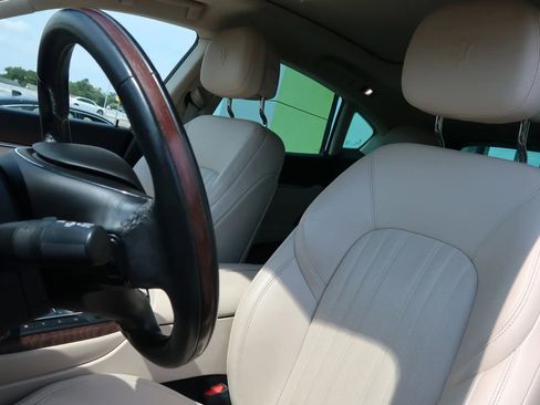 Used 2017 Maserati Levante w/ Luxury Package image 16