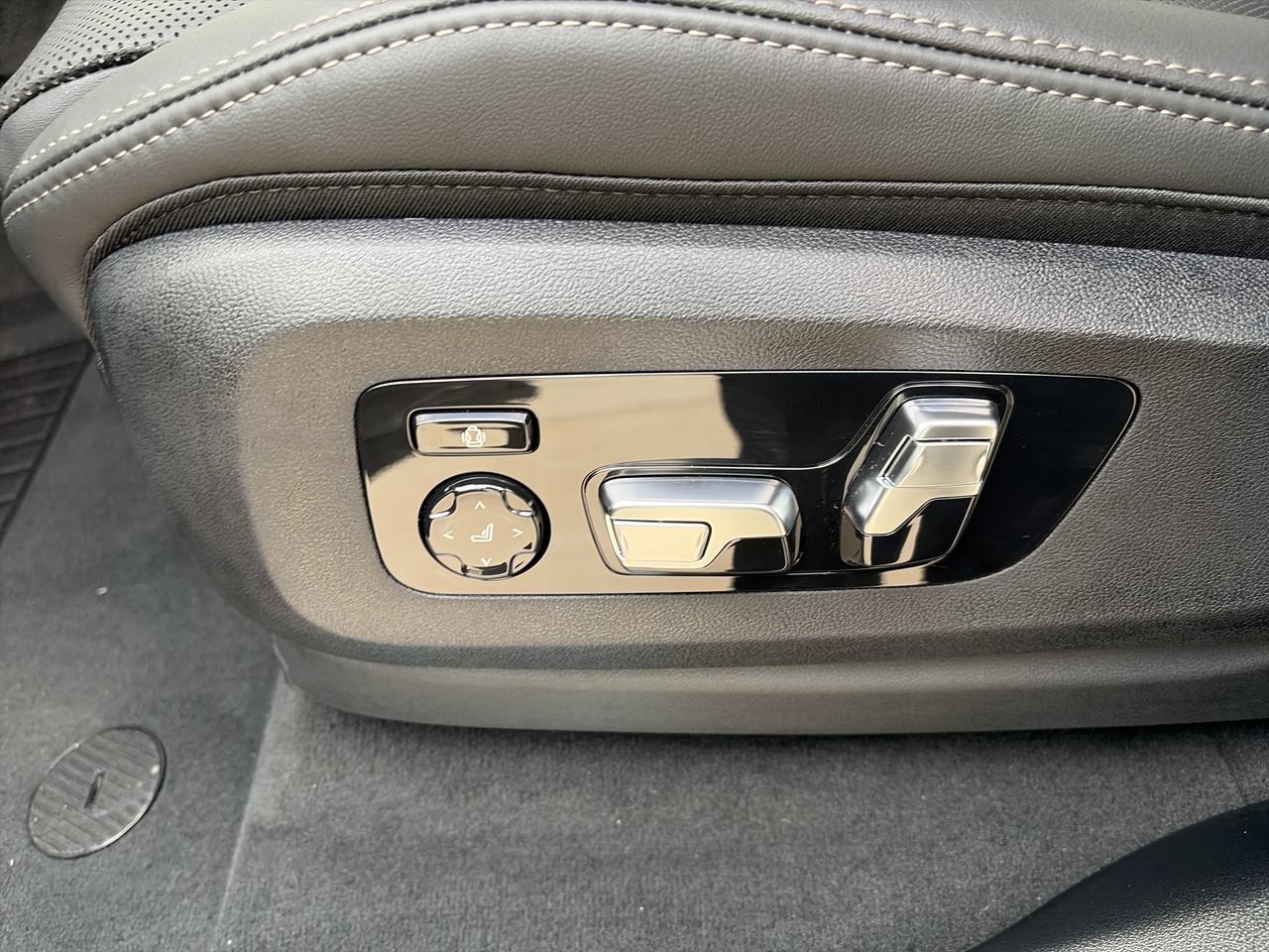 Used 2026 BMW X5 xDrive40i AWD/4WD image 15