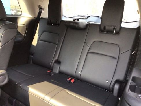 Used 2024 Nissan Pathfinder Platinum image 22