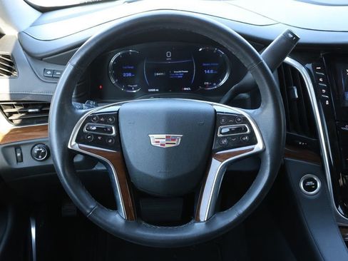 Used 2020 Cadillac Escalade Luxury image 15