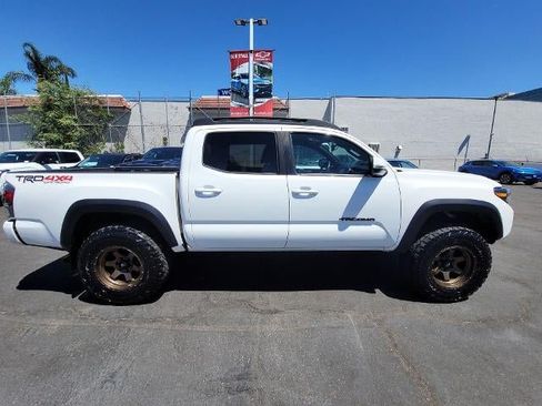 Used 2021 Toyota Tacoma TRD Off-Road w/ Technology Package AWD/4WD image 9