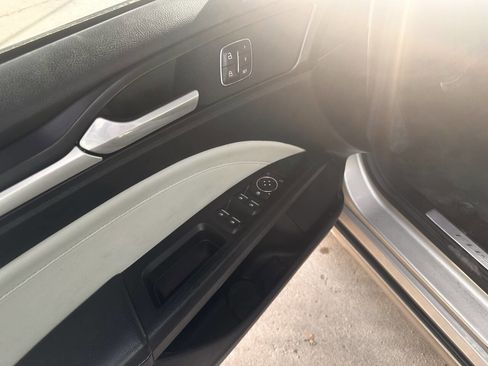 Used 2018 Ford Fusion Titanium image 13