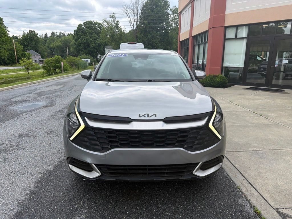 Used 2023 Kia Sportage LX FWD image 2