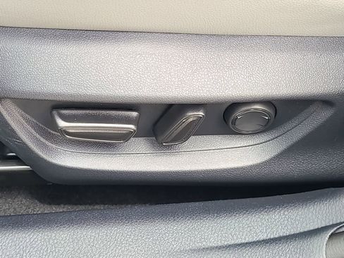 Used 2025 Toyota Camry SE FWD image 16