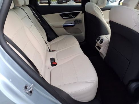 Used 2025 Mercedes-Benz GLC 300 image 20