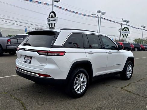 Certified 2025 Jeep Grand Cherokee Laredo X image 4