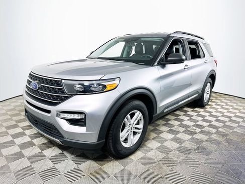 Used 2024 Ford Explorer XLT w/ Equipment Group 202A image 7