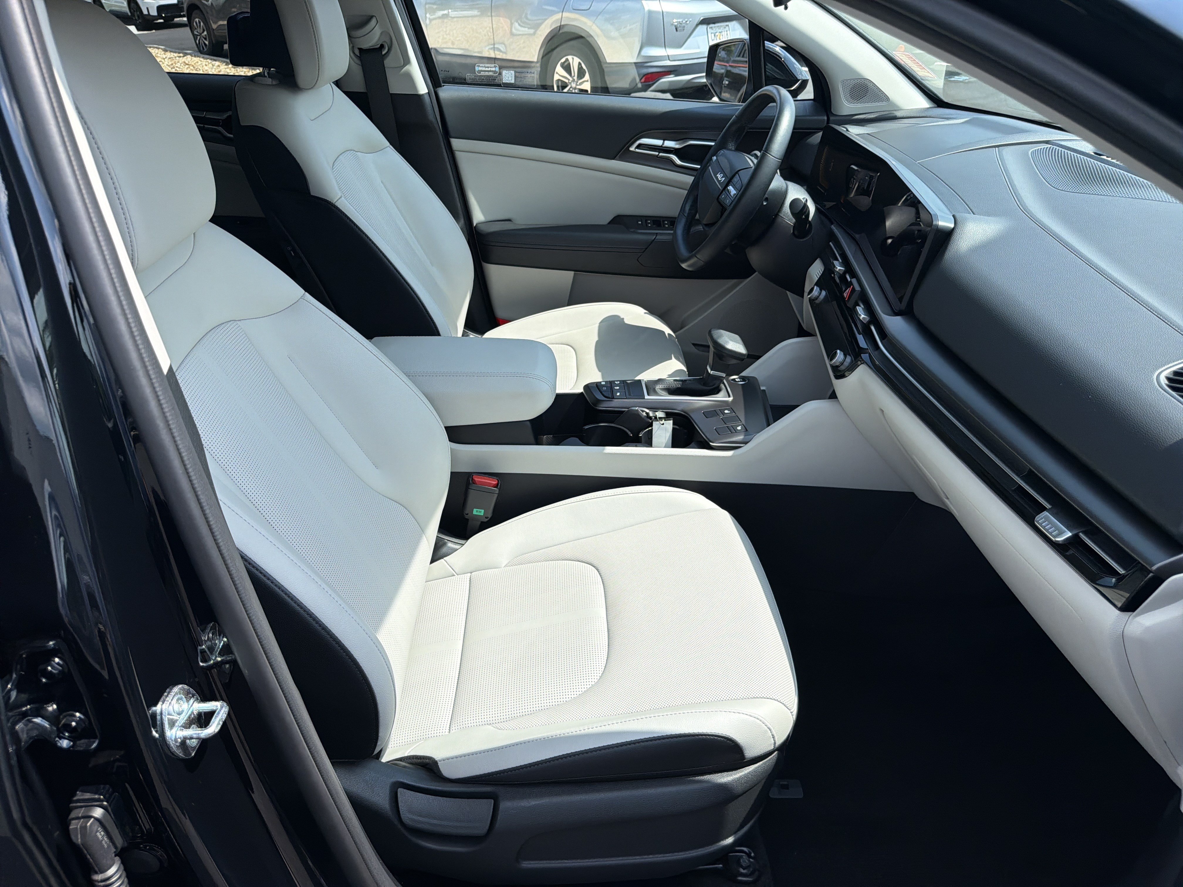 Certified 2026 Kia Sportage EX w/ EX Panorama Roof Package FWD image 13