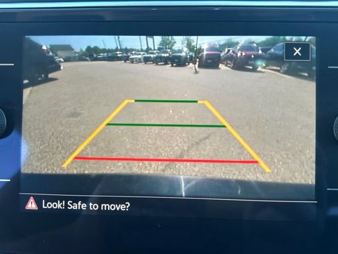 Used 2023 Volkswagen Tiguan SE w/ Panoramic Sunroof Package FWD image 24