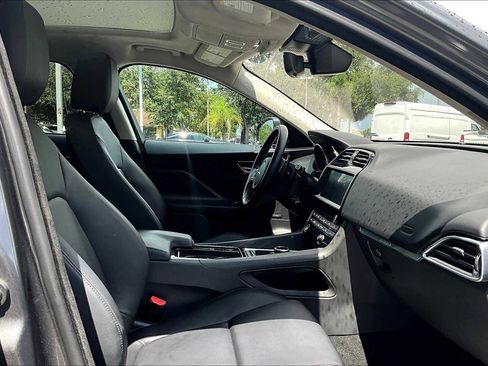 Used 2019 Jaguar F-PACE Premium image 15