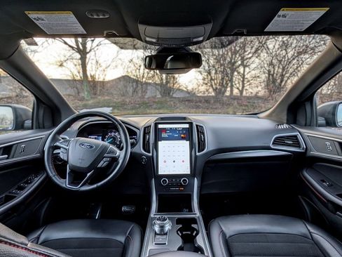 Used 2023 Ford Edge ST-Line image 13