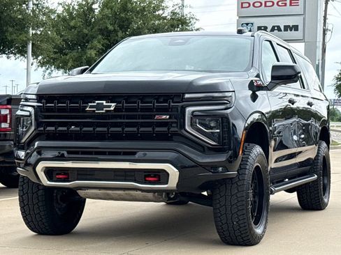 Used 2025 Chevrolet Suburban Z71 AWD/4WD image 3