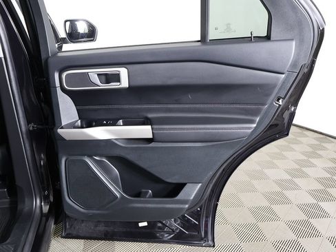Used 2023 Ford Explorer XLT AWD/4WD image 24