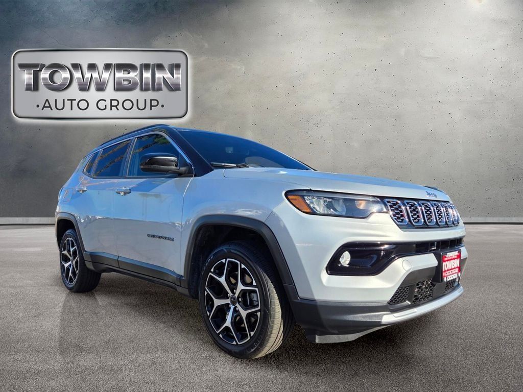 Used 2025 Jeep Compass Limited AWD/4WD image 2