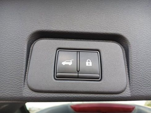 Used 2024 Nissan Rogue SV image 10