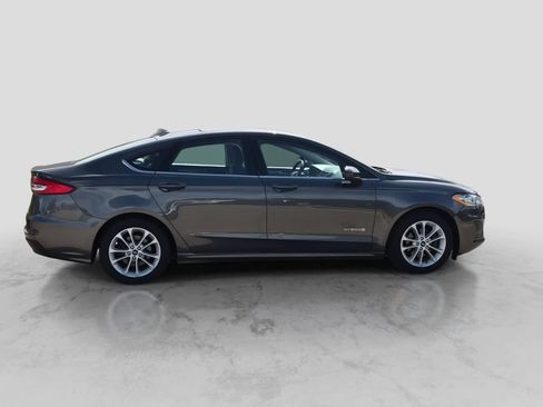 Used 2019 Ford Fusion SE FWD image 9