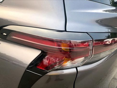 Certified 2023 Toyota Sienna XLE AWD/4WD image 27