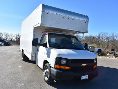 Used 2015 Chevrolet Express 3500 Extended image 9