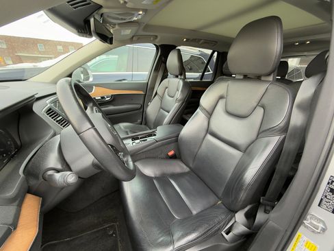Used 2021 Volvo XC90 T6 Momentum image 19