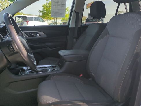 Used 2021 Chevrolet Traverse LT image 19