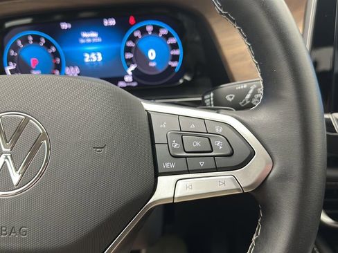 Used 2025 Volkswagen Atlas SE AWD/4WD image 18