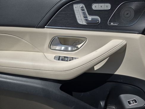Used 2025 Mercedes-Benz GLS 450 4MATIC image 18