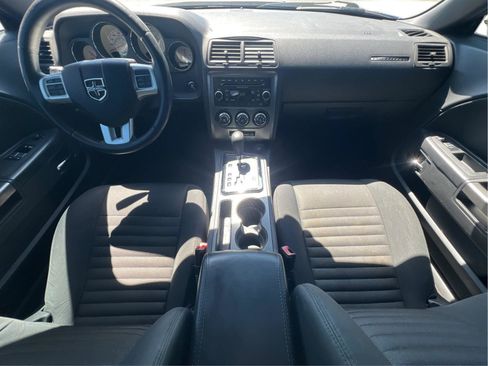 Used 2012 Dodge Challenger R/T image 2