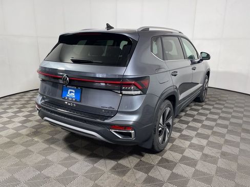 New 2026 Volkswagen Taos SE image 7