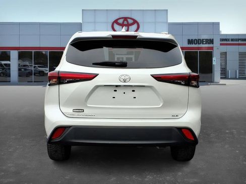 Used 2023 Toyota Highlander XLE image 6