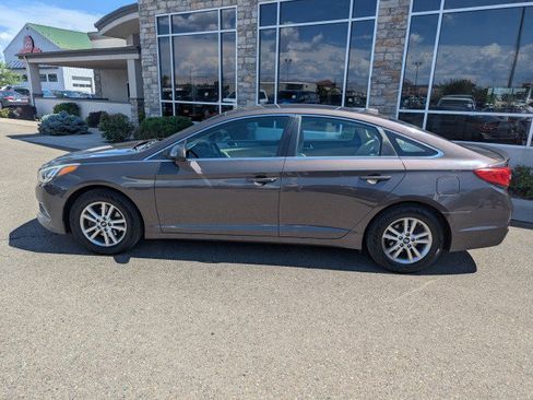Used 2017 Hyundai Sonata SE FWD image 2