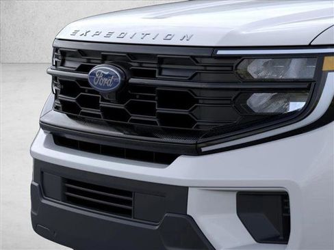 New 2025 Ford Expedition Active image 17