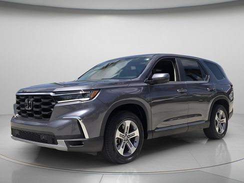 Used 2025 Honda Pilot EX-L image 9