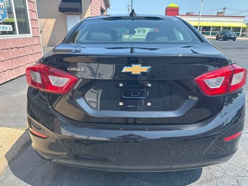 Used 2019 Chevrolet Cruze LS FWD image 4