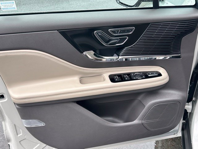 Used 2022 Lincoln Corsair AWD w/ Equipment Group 101A image 25