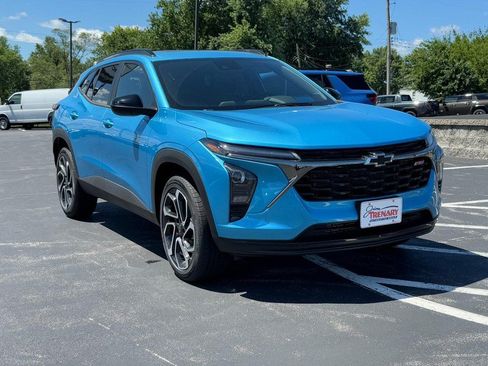 New 2026 Chevrolet Trax RS w/ Sunroof Package FWD image 2