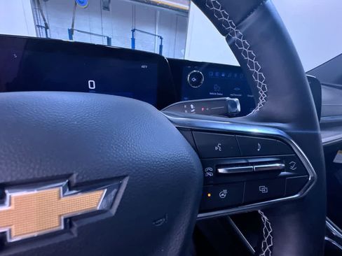 Used 2025 Chevrolet Traverse LT image 21