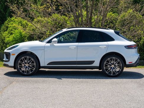 Certified 2026 Porsche Macan AWD/4WD image 3