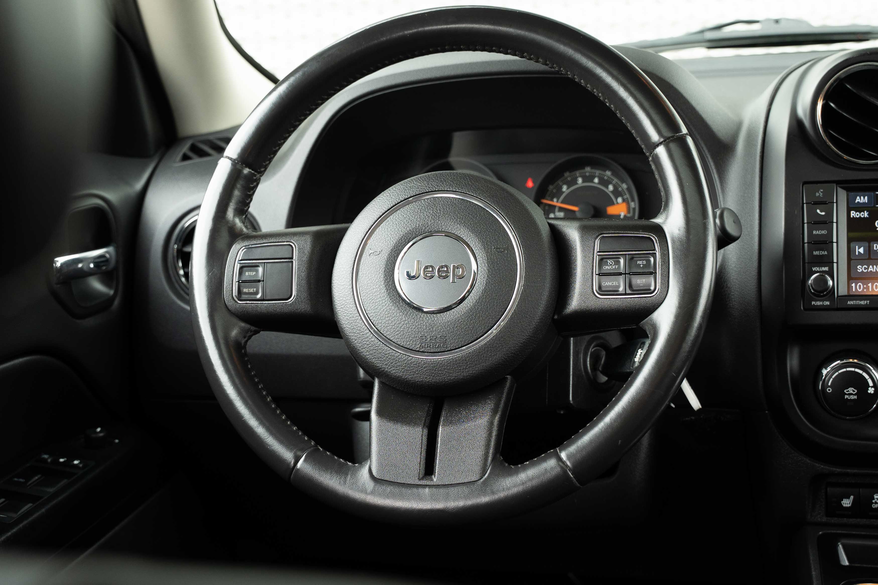 Used 2017 Jeep Patriot High Altitude AWD/4WD image 9