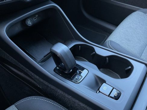 Used 2024 Volvo XC40 B5 Core image 33