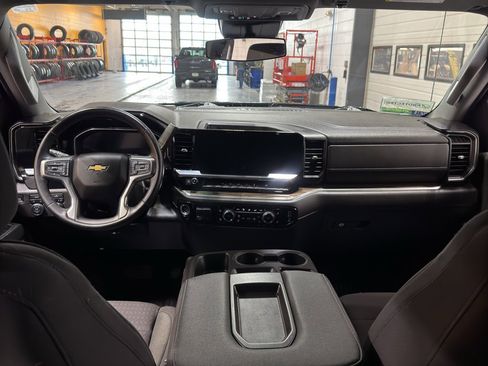 Used 2025 Chevrolet Silverado 1500 LT image 13