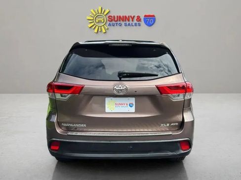 Used 2017 Toyota Highlander XLE w/ Carpet Mat Package AWD/4WD image 7