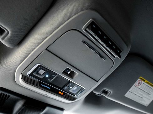 Used 2023 Ford F250 Lariat w/ Sport Appearance Package image 27