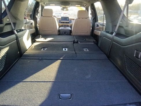 Used 2024 Chevrolet Suburban Premier image 30